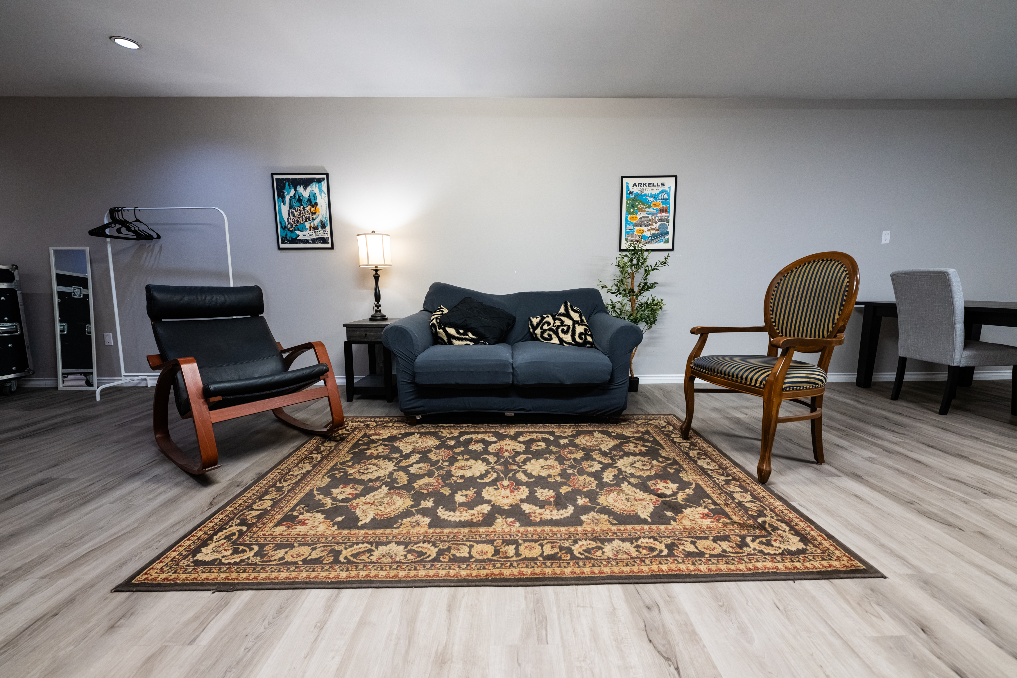 Private green room + lounge